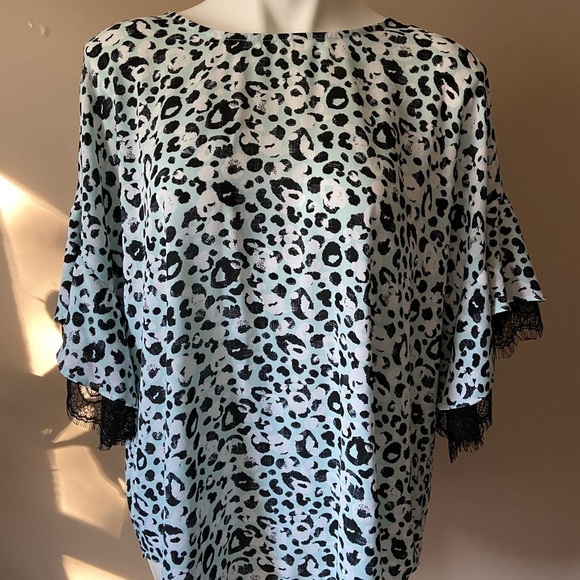 EST. 1946 Light Blue Leopard Black Lace Short Sleeve Blouse Size XL - Picture 2 of 7